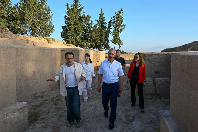 Rektör Eren, Aççana Höyük Kazı çalışmalarını Yerinde inceledi...
<a href="/mkuniv/">Hatay Mustafa Kemal Üniversitesi</a> 
#hatayyıldızgazetesi #haber #hatay #hatayhaberleri
■Detayları haber sitemizde⬇️⬇️⬇️
hatayyildizgazetesi.com/haber/rektor-e…