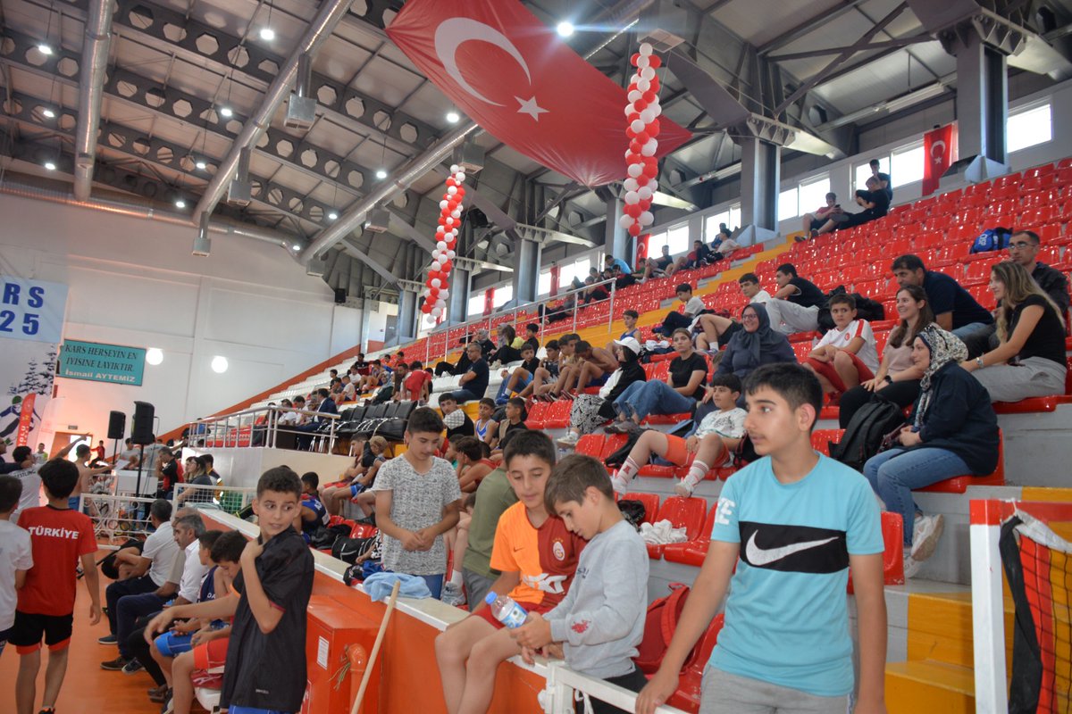GSB_Kars's tweet photo. 🎉 Ani Cup Güreş Müsabakası Başladı! 🤼‍♂️

Ani’nin Fethi anısına düzenlenen Dostluk Güreş Müsabakaları (Ani Cup), bugün İsmail Aytemiz Spor Salonu’nda başladı!
@OA_BAK @gencliksporbak @ziyapolat73 @KarsValiligi @mehmet_baskoylu https://t.co/bXOEYInZQm