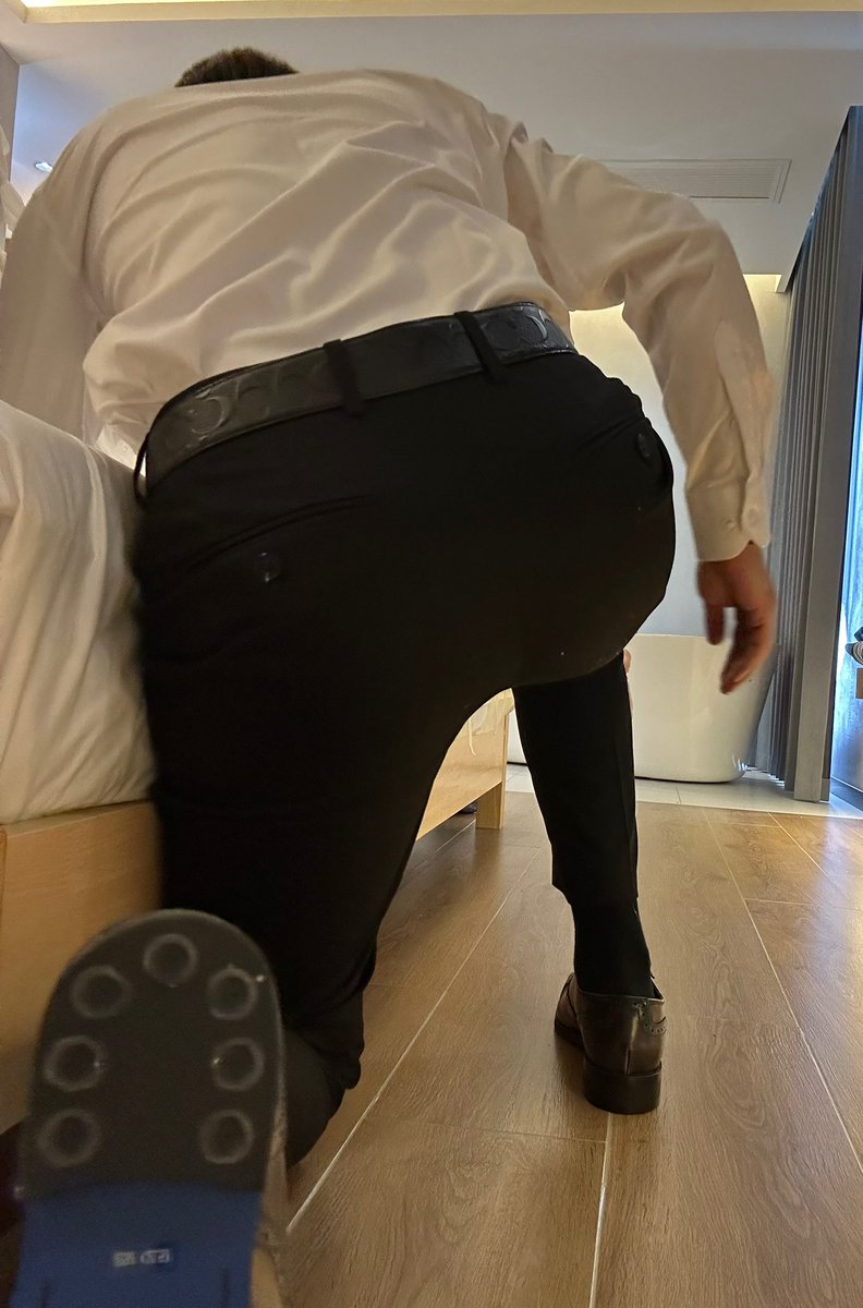 Kevin39822175's tweet photo. 是谁？ https://t.co/c3ubBZuZTl