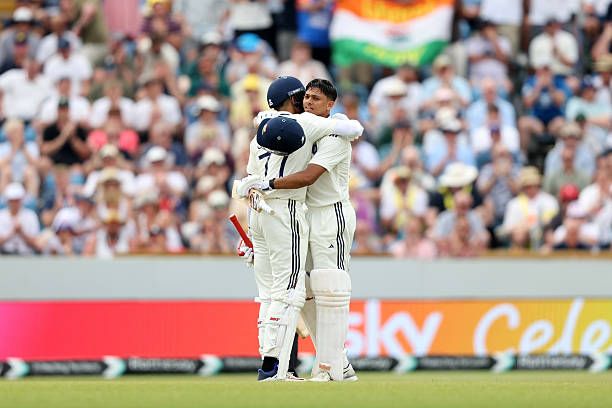 JYajashvi_77_64's tweet photo. 2⃣0⃣0⃣ FOLLOWERS!🤝💙
Feels like I just scored my own 200😅 and I’ve joined the SG & YBJ club of double tons!🏏🔥
Gill with the class, Jaiswal with the flair… and me here with the tweets!💗🏏
This partnership with you all? Just getting started.😉💖
#200NotOut #SG77 #YBJ64 https://t.co/DTkDpUbJIh