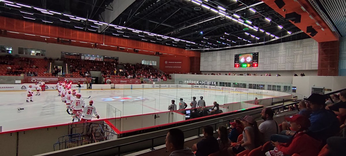 První letošní hokej. #FrydekMistek