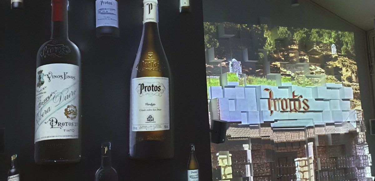 Bodegas_Protos's tweet image. Terminamos el #martes visitando nuestra sala de #videomapping 360º.