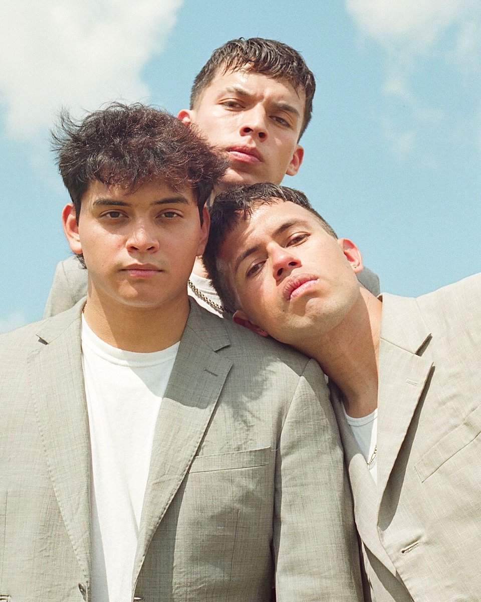 aestheticized's tweet image. NEW SHOW! Houston’s Vortxz bring their electrifying blend of indie rock, post-punk revival, and Latin flair to St. Pete for a night that’s equal parts danceable AND soul-stirring. &amp;gt;&amp;gt;&amp;gt; Sat 11.15.25 = Vortxz w/ TBA @ The Bends. 10pm / $FREE w/ RSVP / 21&amp;amp;Up. bit.ly/vortxz25rsvp