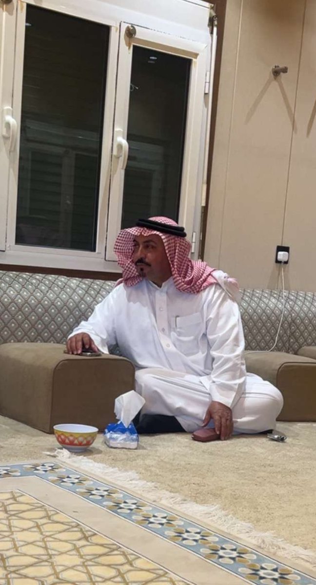 #نافل_العصيمي ما أعرفه شخصياً 
وأفتخر بذكر الطيب من أي قبيلة 

وابو مشعل الكل يثني عليه سواً من تعامل معه في البيع والشراء والا من قصراه الكلام عنه واحد كسب العلم الغانم و محبت الناس له