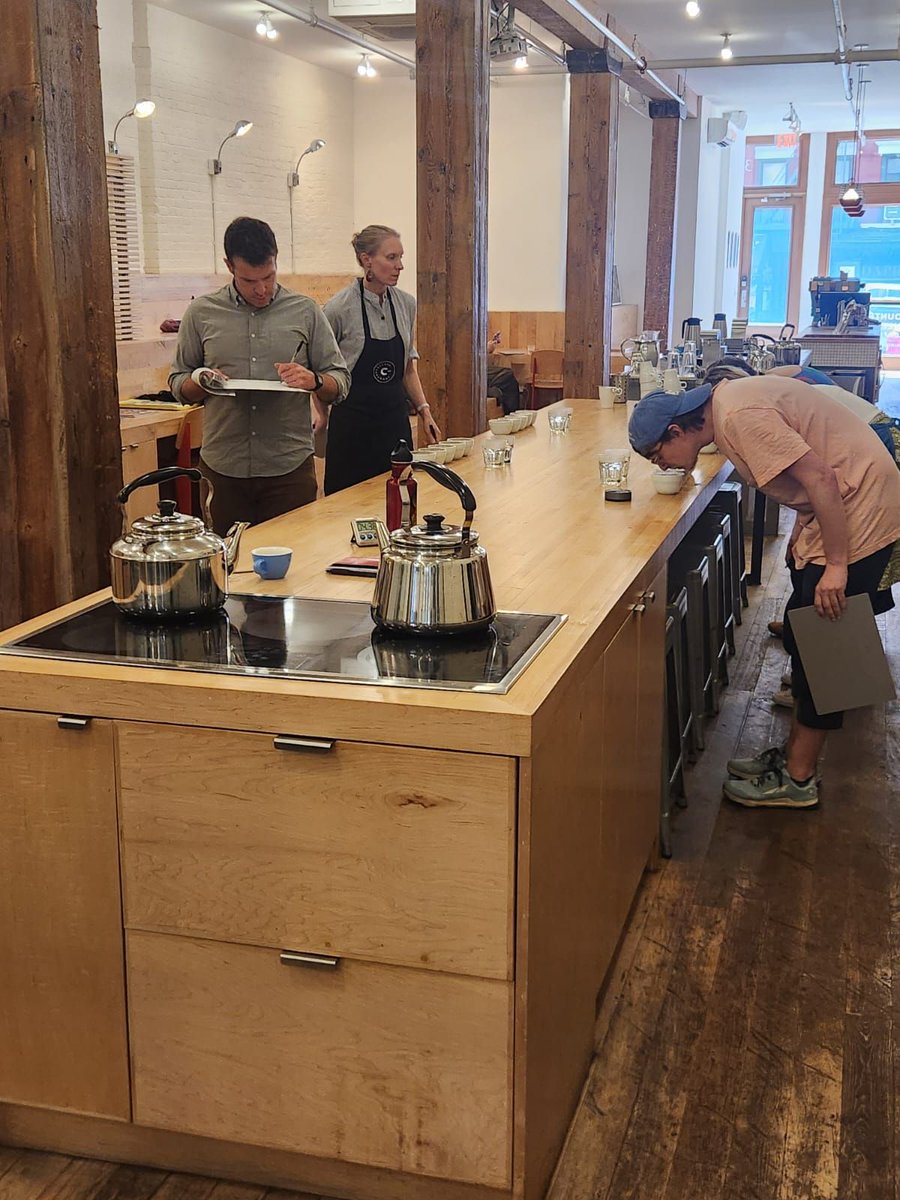 Congoagri1's tweet photo. ☕🌍 À New York,USA... le café congolais a séduit importateurs et passionnés lors d’une dégustation #BestOfCongoCooperatives2025.

Arômes uniques, savoir-faire local… une expérience sensorielle inoubliable.

#CaféCongolais #QualitéCafé #NewYorkCoffee https://t.co/PhzBD8RsHy