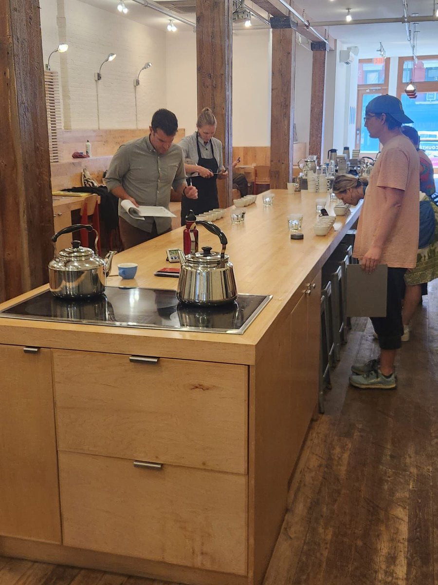 Congoagri1's tweet photo. ☕🌍 À New York,USA... le café congolais a séduit importateurs et passionnés lors d’une dégustation #BestOfCongoCooperatives2025.

Arômes uniques, savoir-faire local… une expérience sensorielle inoubliable.

#CaféCongolais #QualitéCafé #NewYorkCoffee https://t.co/PhzBD8RsHy