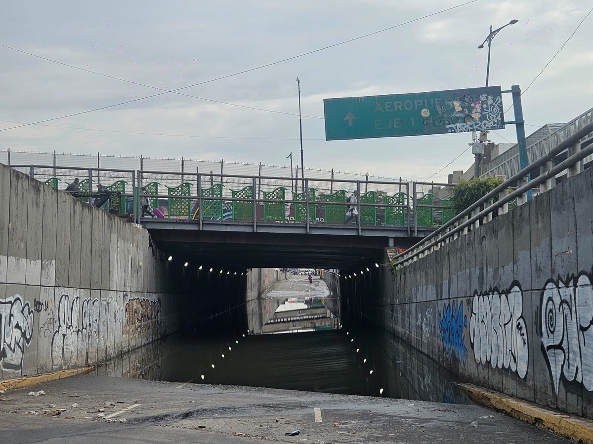 No hay paso en el bajopuente del paradero Pantitlán