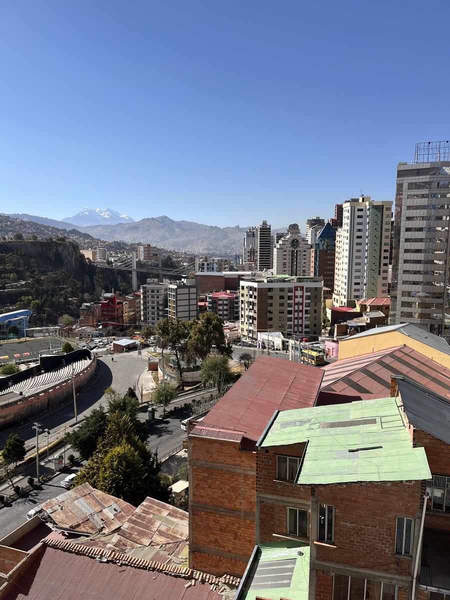 Buenos días desde La Paz, Bolivia.

Vengo para cubrir las elecciones de este domingo.

Acepto encargos para cualquier formato.