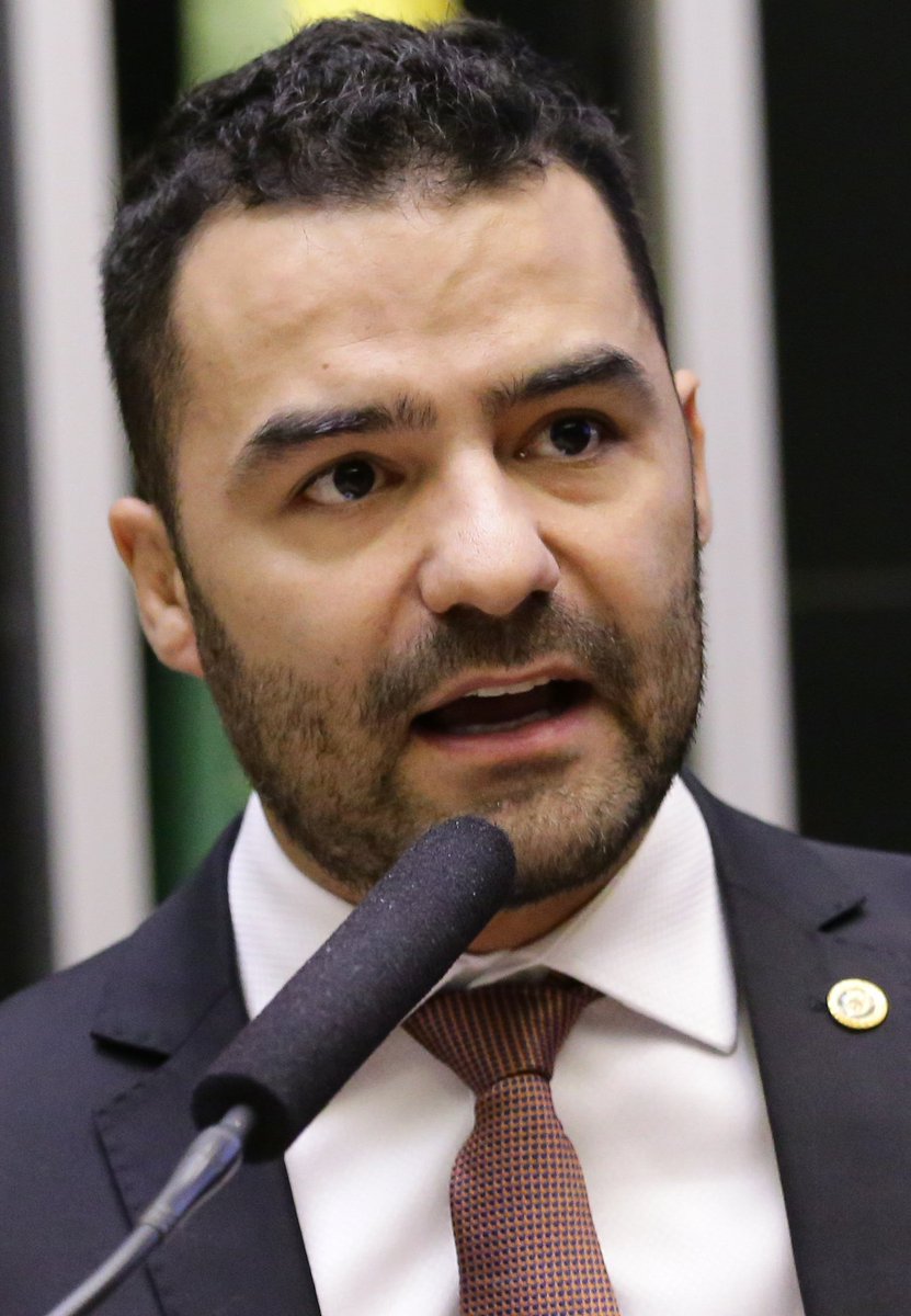 MblVoz's tweet photo. Artur Val e Jones Manoel toparam o debate de ideias. E ele? Fugiu. Covarde não encara argumento, só bravata. #Covarde #DebateJá #Fugiu https://t.co/UPEynTVoyv
