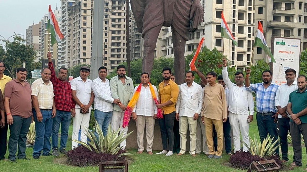 4625Rajeev's tweet photo. 🇮🇳 वंदे मातरम् 🇮🇳
आज दिनांक 12/08/2025 को भारतीय जनता पार्टी, शहीद भगत सिंह मंडल द्वारा हर घर तिरंगा अभियान के अंतर्गत शहीद स्मारक एवं महात्मा गांधी जी की प्रतिमा पर पुष्प अर्पण किया गया। तत्पश्चात स्थल परिसर में स्वच्छता अभियान के तहत सफाई कार्य संपन्न हुआ। https://t.co/vN7FBrItZC