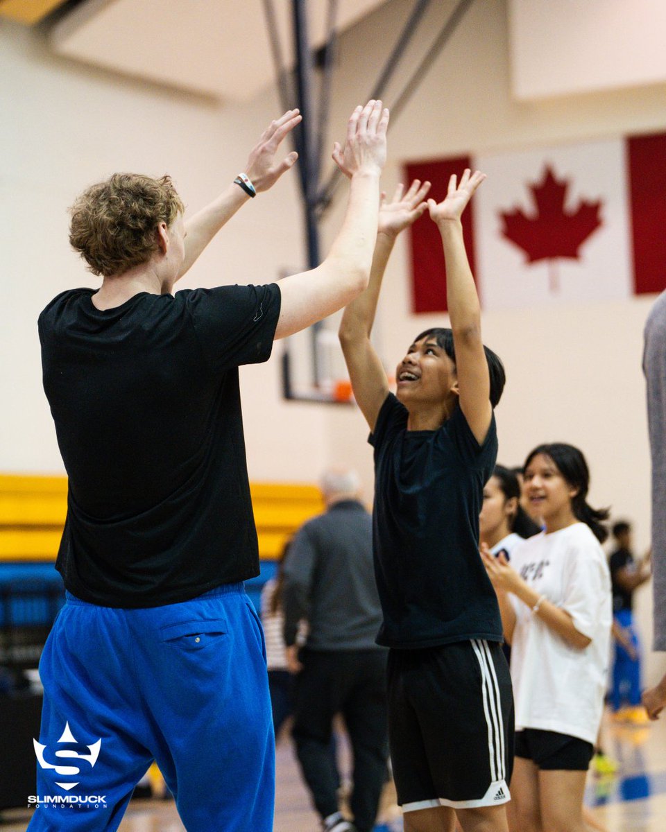 Since 2023, the SlimmDuck Foundation has been dedicated to empowering youth and strengthening communities year-round—on and off the court.
Our work comes to life through initiatives like:
🏀 Youth basketball camps
🧠 Mental health and wellness workshops
⛹️‍♀️ Leadership