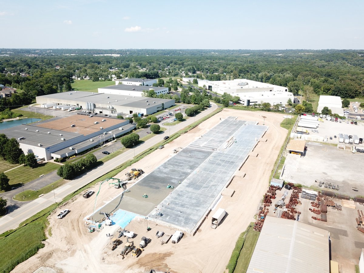 KeystoneConst's tweet photo. Over 100,000sf of slab on grade completed by Keystone Construction Company and Fenix Construction Company of St. Louis over a 3 day period that consisted of 2,000 cy of concrete being placed. See the before and after. https://t.co/MdNj8fHCbo