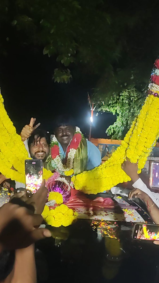 MujeebAhmed9999's tweet photo. Special Thanks To My Friend Adoni Mega Powerstar Fan's President And Adoni Janasena Party Incharge Malappa Garu For Your Kind Words. 🙏🤝 

#War2 @tarak9999 #Adoni
#War2Celebrations https://t.co/DgGPqPdgM3