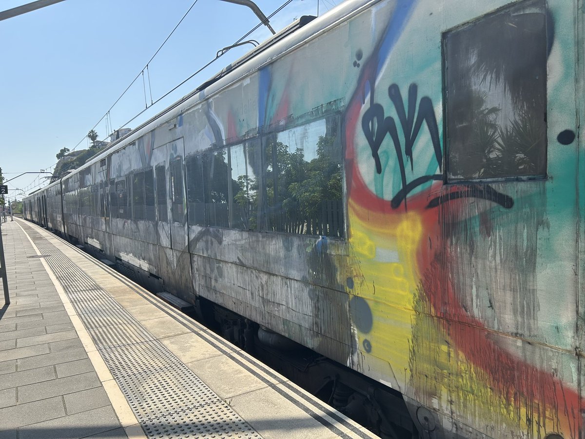 Laura (@lawra512) on Twitter photo Aquesta carraca circulant sense aire condicionat i a dins a punt de desmaiar-nos. <a href="/AfectRodalies/">Afectats Rodalies</a> delicte contra la salut pública? #r1 Aquesta carraca circulant sense aire condicionat i a dins a punt de desmaiar-nos. <a href="/AfectRodalies/">Afectats Rodalies</a> delicte contra la salut pública? #r1