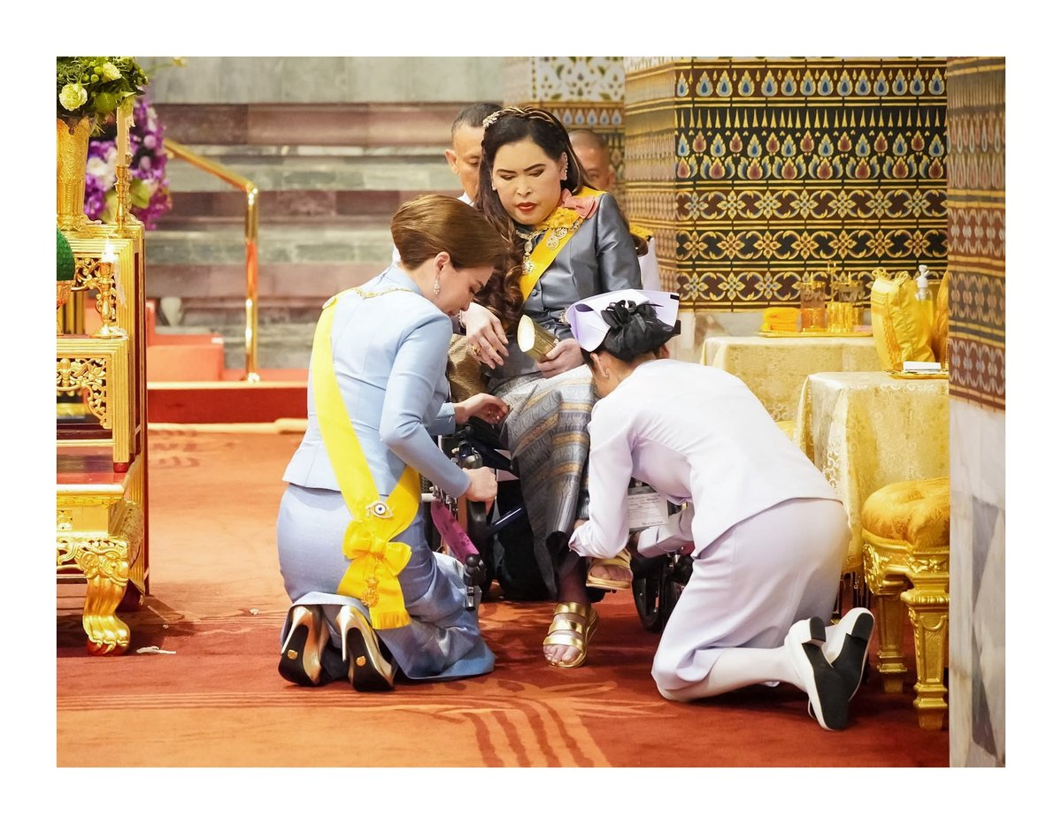 Saturn01S's tweet photo. สมเด็จพระนางเจ้าสุทิดา 
พัชรสุธาพิมลลักษณ พระบรมราชินี 👸🏻💜

พระจริยวัตรอันงดงาม🙏🏻

#พระราชินีสุทิดา
#HMSV 
#QueenSuthida 
#ทรงพระเจริญ
#พระราชินีพลังบวก

ขอบคุณภาพจาก : มติชน https://t.co/YfTXmnK3UV