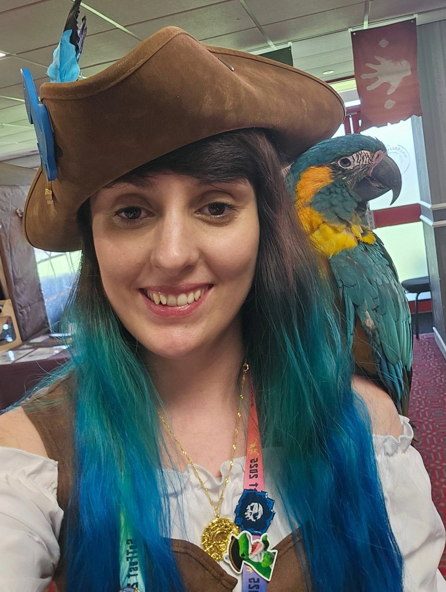 ChloeSaurasCrafts tweet media