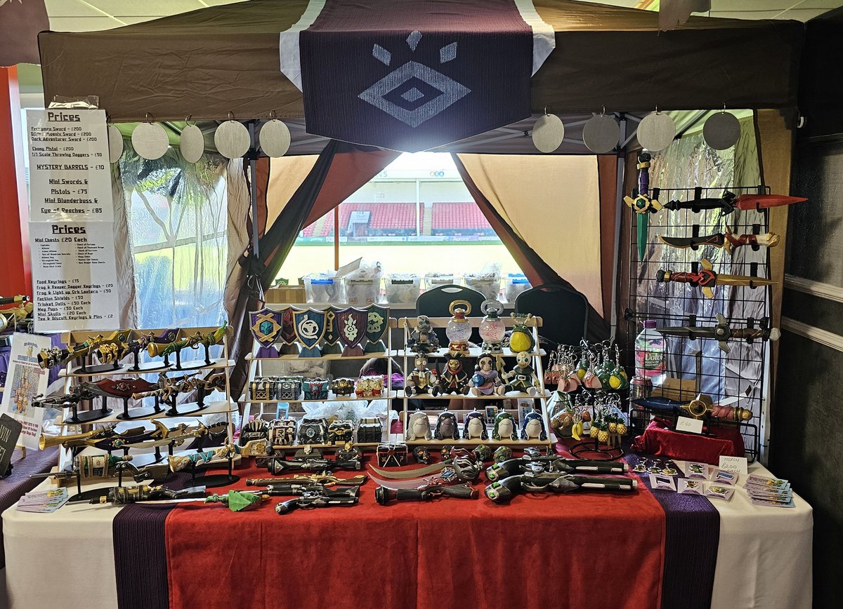 ChloeSaurasCrafts tweet media