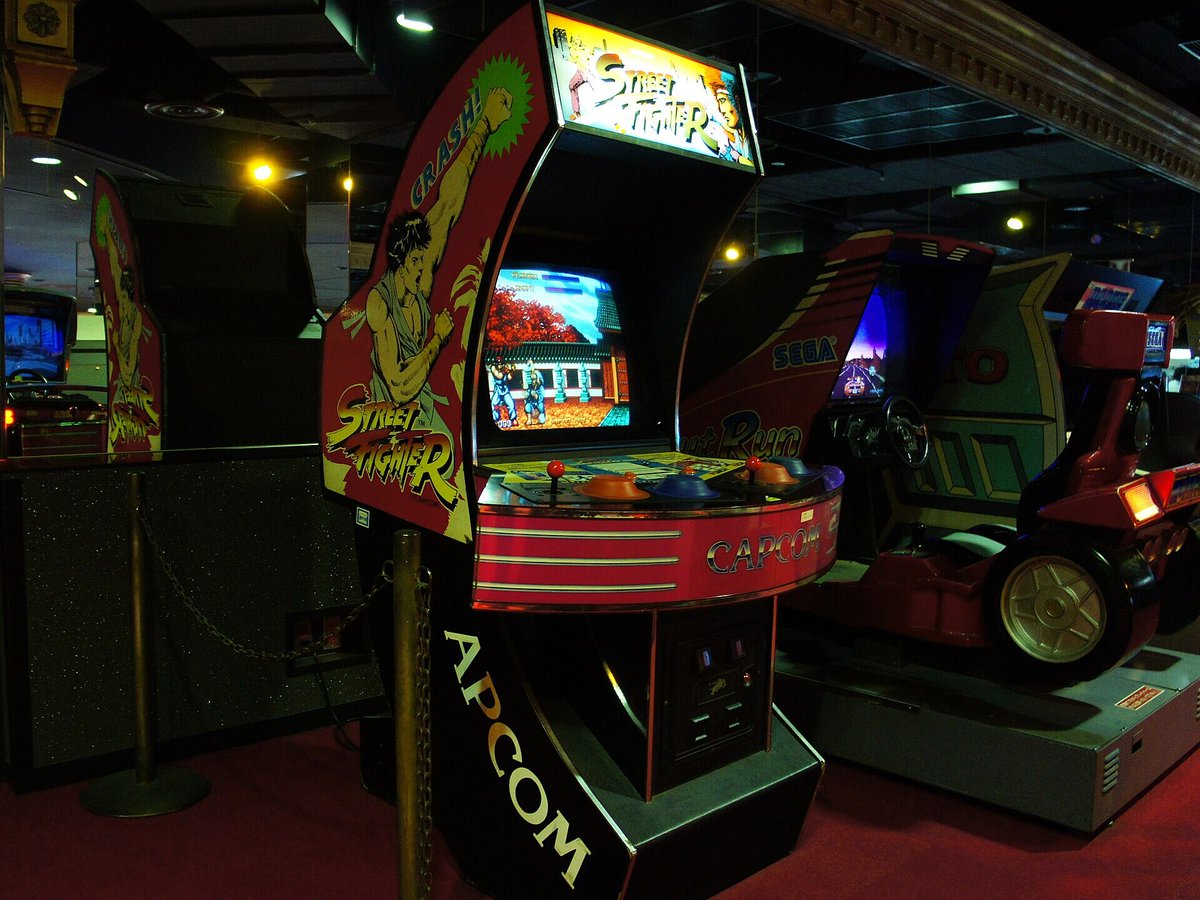 JVCom's tweet photo. Street Fighter fête ses 38 ans ! 🥳

Le tout premier jeu de la licence est arrivé le 12 août 1987 sur bornes d'arcade. https://t.co/0fAxkbqDhi