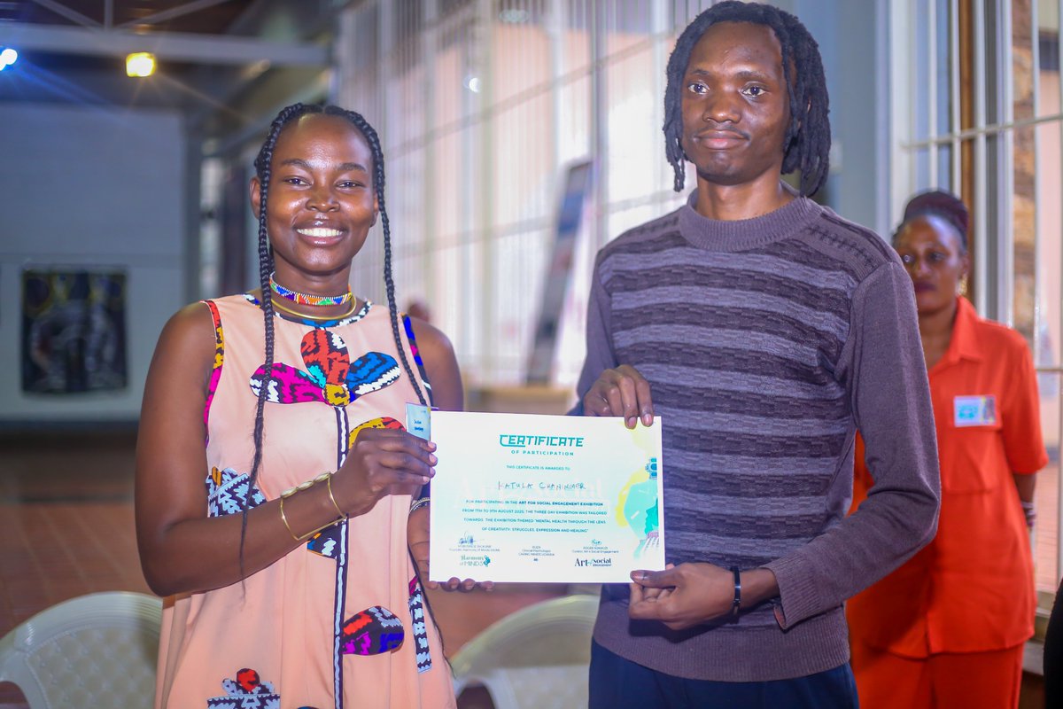 ReminacTV's tweet photo. "Pride &amp; purpose ✨ @CranimerKj  receives his certificate for Street Monster at @harmonyofminds . 📚💙 His comic’s raw story of a child’s life on the streets won Best Mental Health Representation a win for every unheard child. @HealingA26208  @reminac_comics https://t.co/TgqTzk8ies