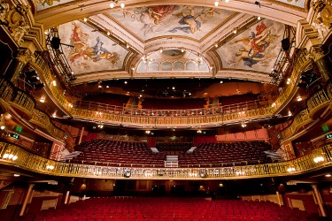 NewWimbTheatre's tweet image. 💡We’re hiring! Join New Wimbledon Theatre as Senior Technician, LX &amp;amp; Sound Bias. Bring your tech theatre skills to our busy, dynamic venue &amp;amp; be part of the ATG team.

Apply now 👉 careers.atg.co.uk/job-search/job…

#TheatreJobs #LX #SoundTech