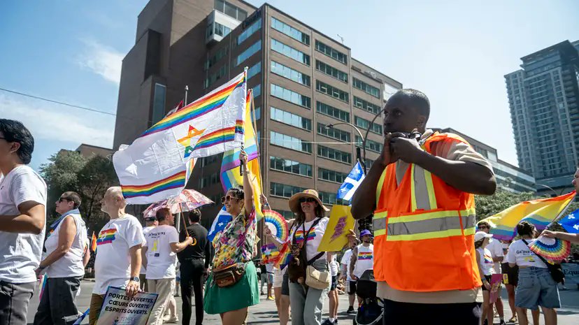 JEWS PELTED WITH BALLOONS OF URINE AT MONTREAL PRIDE 🇨🇦 

2 Jewish organizations were reluctantly allowed to attend the Montreal Pride Parade.

They were originally asked not to attend the parade, but were eventually given the okay, only for members of the groups to be attacked.