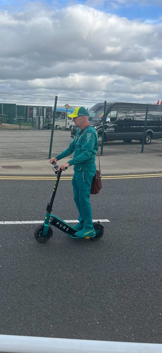 está lloviendo en mi pueblo y no puedo salir

ngl.link/ddxstt_

dadle al ngl un rato 🙂‍↔️