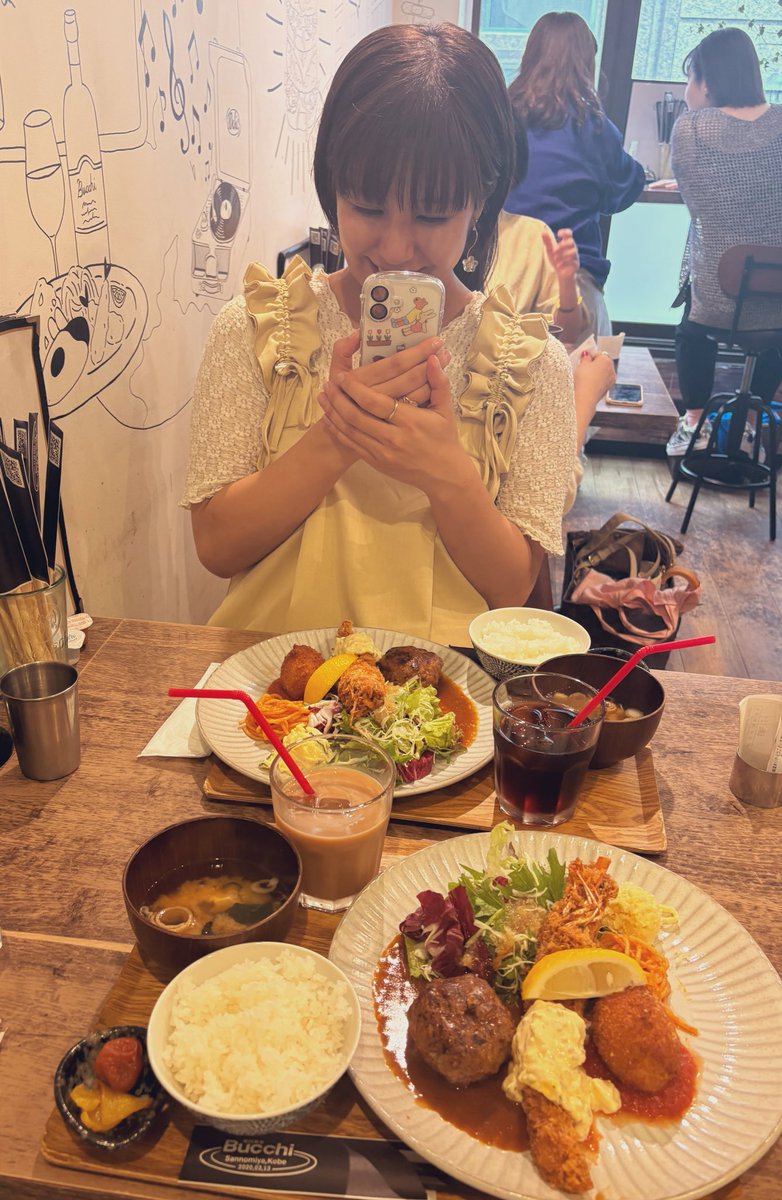 _ikuma__d's tweet photo. 食い倒れ双子旅🐖🤍
信じられないくらい私
やらかしまくったけど…
楽しかったからOK🙆‍♀️
お休み明けからまた
頑張ればいいね🐖🐖笑 https://t.co/kKKbZKQxbt