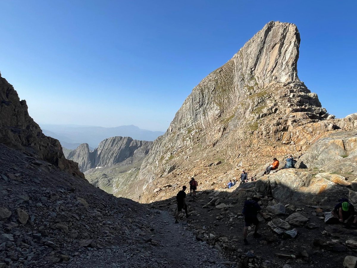 Nou cim del cicle 12x3000. Aquest cop el Posets o punta Lladana de 3.375m des del refugi Àngel Orus per la Canal Fonda. Ja en portem 6!!!!
