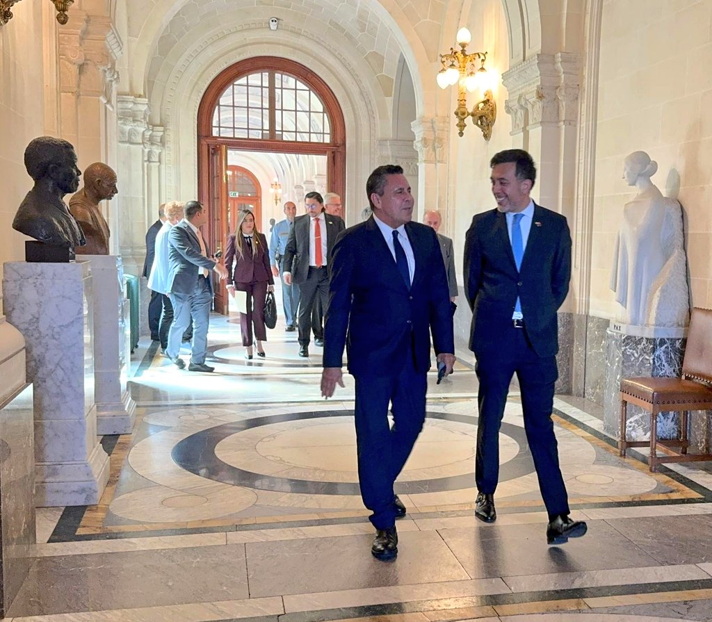 h_constant's tweet image. Fue entregado en la @CIJ_ICJ un nuevo documento que contiene numerosas pruebas y evidencias que demuestran el pretendido despojo de la potencia colonialista británica y los Estados Unidos contra Venezuela, y la superación del laudo arbitral fraudulento por el Acuerdo de Ginebra…