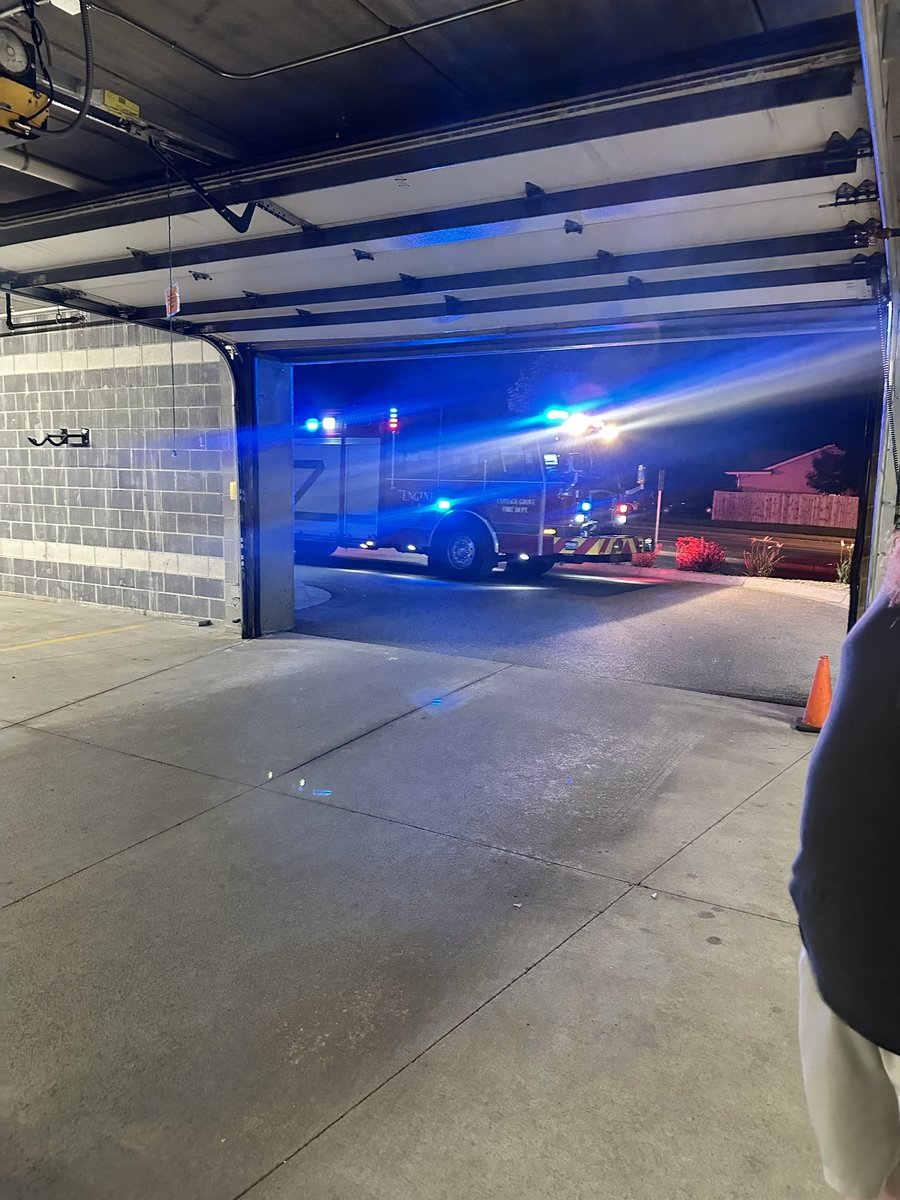 BabyBlueDMB's tweet photo. Had to race to my property in my pjs last night for an emergency but came in this AM to a little pick me up. I love my job and my residents! https://t.co/QklRSYlg6V