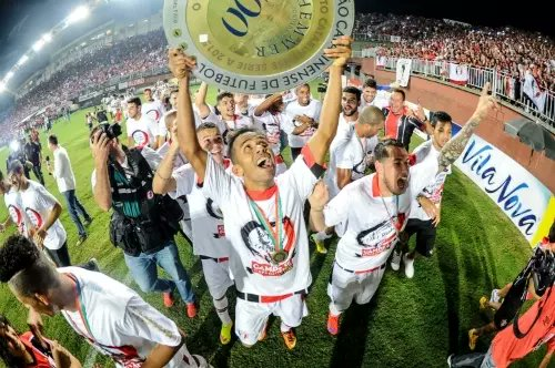 AlexandreKlemba's tweet photo. @jucamiguel vamos ter clássico na série D ano que vem? Acho que é a maldição desse troféu... https://t.co/sqjp4vaclT