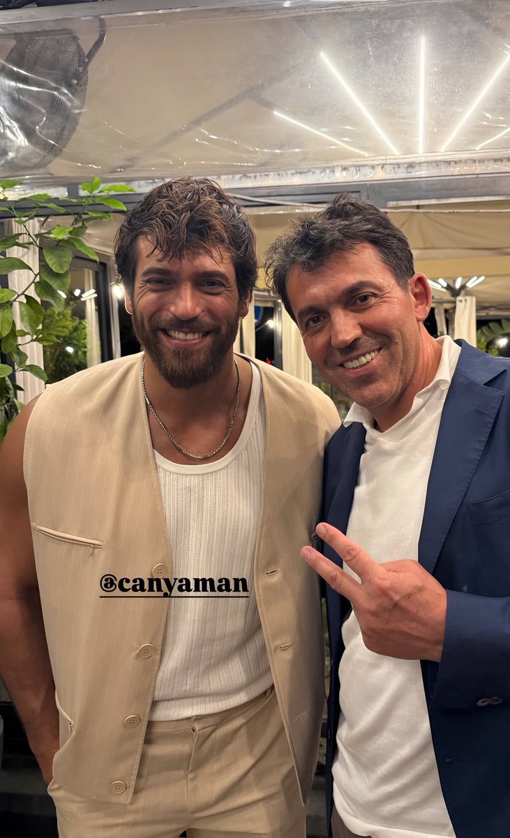#CanYaman yesterday evening with restaurant owner he ate in BARI