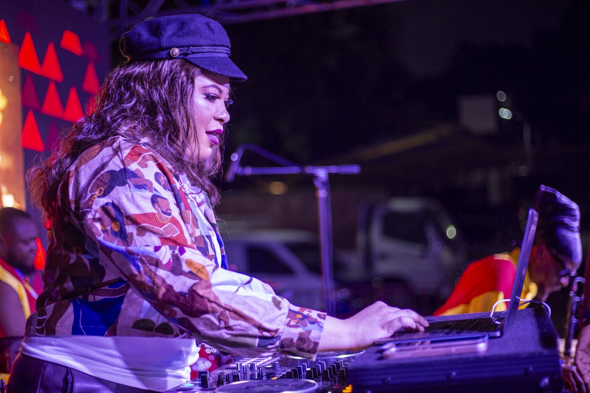 🔥 <a href="/Autop_Kemissa/">DJ KEMISSA</a> performance was pure fire! #Lento was incredible

Enèji sa… se sèlman li ki ka pote l!

Always Au🔝

📸: <a href="/chokarella/">Chokarella</a> 

#AtisAnkre #AuTopKemissa #Lento #Seremoni