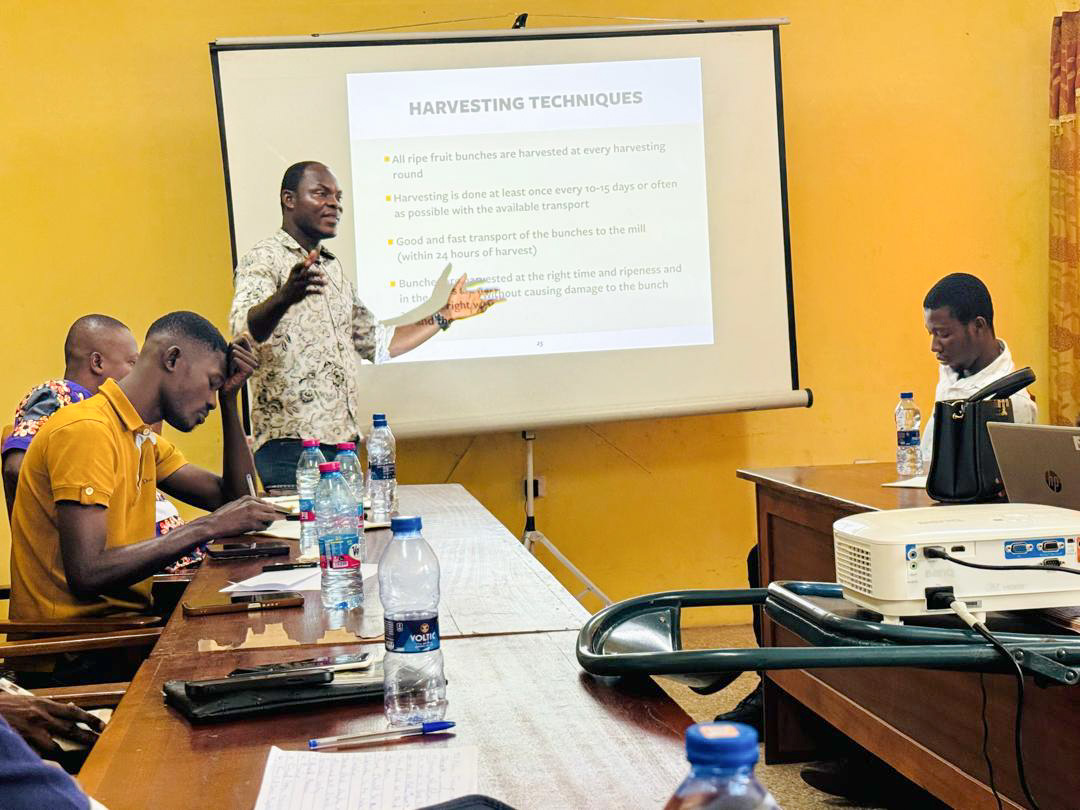 Solidaridad_wa's tweet image. 3/3 CROPP seeks to enhance local economic development and address climate change through #climatesmart practices across 6 local government assembly areas in the Ashanti region of Ghana. The partnership forms part of activities under #NISCOPS, funded by @DutchMFA &amp;amp; @FCDOGovUK.