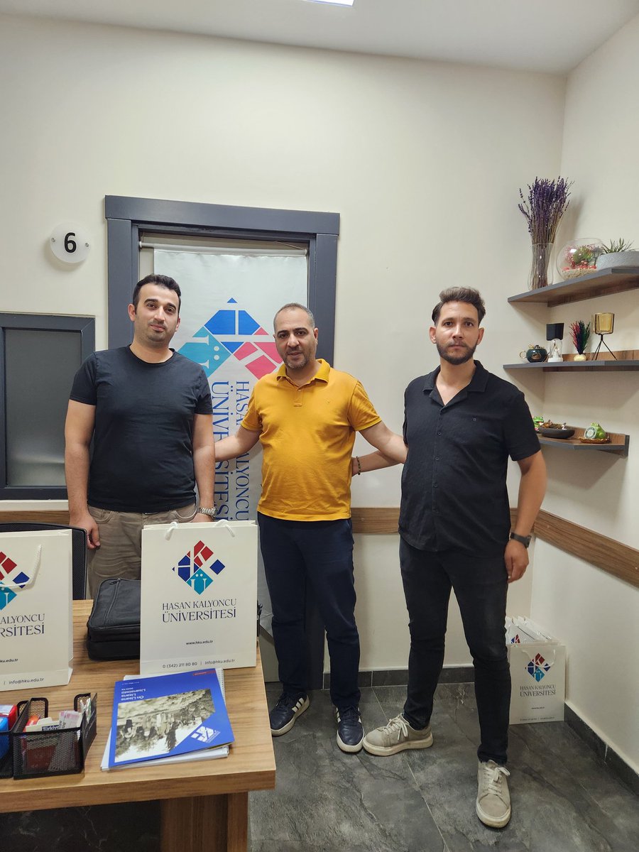 Tercih ve Tanıtım Günleri heyecanı, kampüsten taşarak şehrin kalbine ulaşmaya devam ediyor! ✨️😍

EEM Bölümü Arş. Gör. Mücahit İzgınlı, İbrahim Arı Özel Eğitim Kursu’nda geleceğin mühendis adaylarıyla bir araya geliyor, merak edilen soruları yanıtlıyor! ⁉️🤔

<a href="/r_rengin/">Rengin Küçükerdoğan</a>
<a href="/hkunv/">Hasan Kalyoncu Üniv</a>