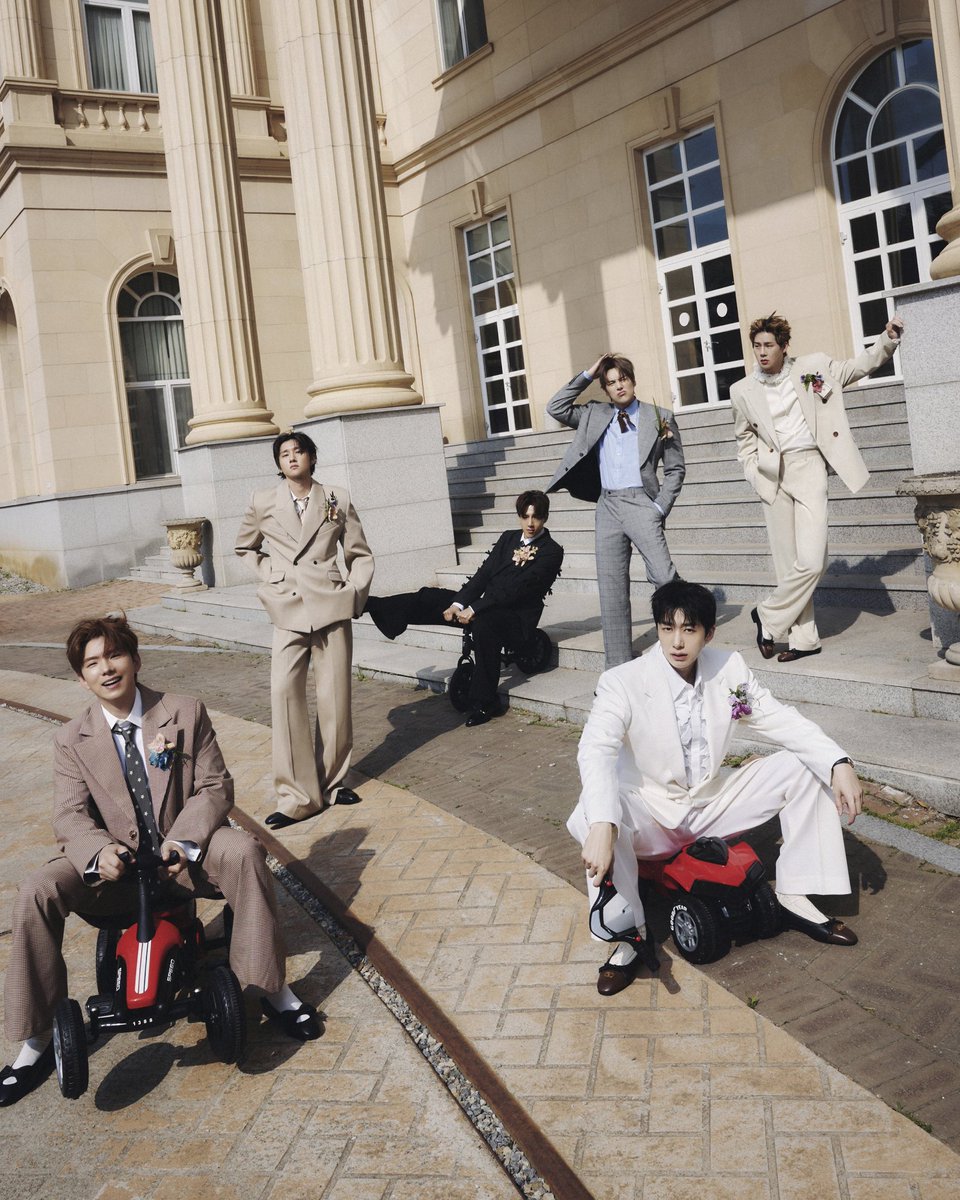 noteasychaechae's tweet image. 아! 나 딱 알았음.
데뷔때 몬엑이 낙낙 자 들어갑니다 하던 악동 힙합 꾸러기 컨셉이었잖아? 그런 사람들이 10년 후 사회에 찌들어 멋진 얼은이 되었지만 우린 여전히 그때의 몬엑이다를 삐져나온 머리칼, 삐딱한 자세, 아기자동차로 보여주는거임!(아님 말고)