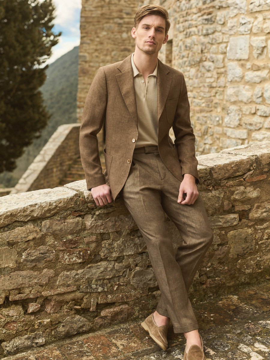 Embrace refined luxury with our signature Linen Suit, expertly crafted in Northern Italy from lightweight, natural-stretch linen. Designed with sartorial precision for timeless appeal and elegant occasions.
lucafaloni.com/shop/linen-sui…

#LucaFaloni #LFLinen