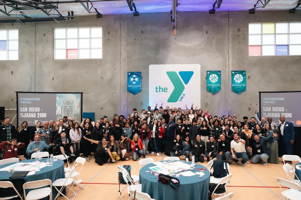 🌍 On this #InternationalYouthDay, I’m reflecting on an incredible year meeting young leaders across the U.S. &amp; around the 🌎.

From climate justice to digital equity, food security to mental health — your courage &amp; vision inspire me every day. 🧵👇