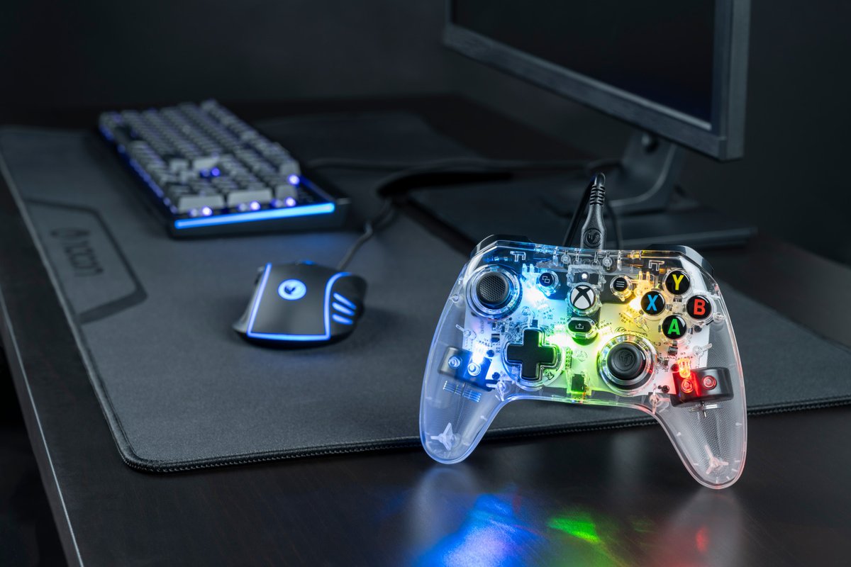 Légèreté, style et performance. 📈 
La EVOL-X Pro Light brille par son design translucide et sa prise en main confortable.
Parfaite pour les sessions sur Xbox et PC 💻

➡️ nacongaming.com/evol-x-pro-lig…