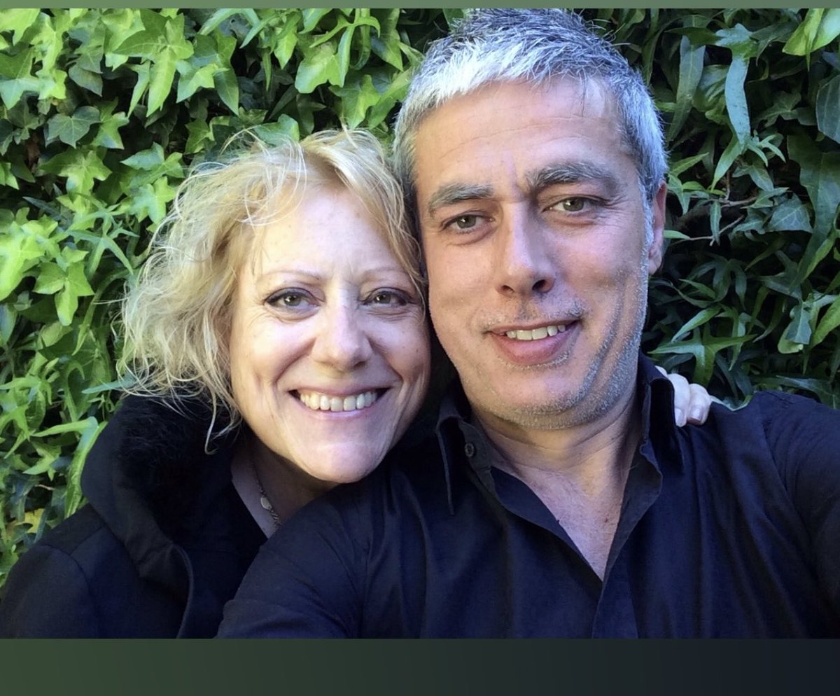 RossellMarina's tweet photo. Albert Om! 🌹
Mentre fèiem el llibre que es diu: No Faré Cap Més Llibre” editorial #2025lunivers
#albertom #marinarossell https://t.co/UcZ8hFHk5g