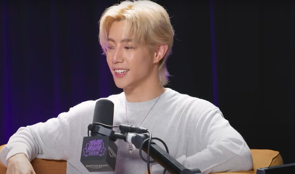 แปลสัมภาษณ์ #MarkTuan Zach Sang Show
🗣️คุณอยู่ในวงมานาน ซึ่งต้องอยู่กับคนจำนวนมาก คุณรู้สึกสบายใจกับการเป็นศิลปินเดี่ยวในตอนนี้ไหม หรือยังรู้สึกว่ามันฝังในตัวคุณอยู่?

Mark:
มันต่างกันนะ ผมยังรู้สึกเก้ ๆ กัง ๆ และยังไม่ค่อยชิน แต่ก็ชินในเวลาเดียวกัน เหมือนมีสวิตช์ในตัว