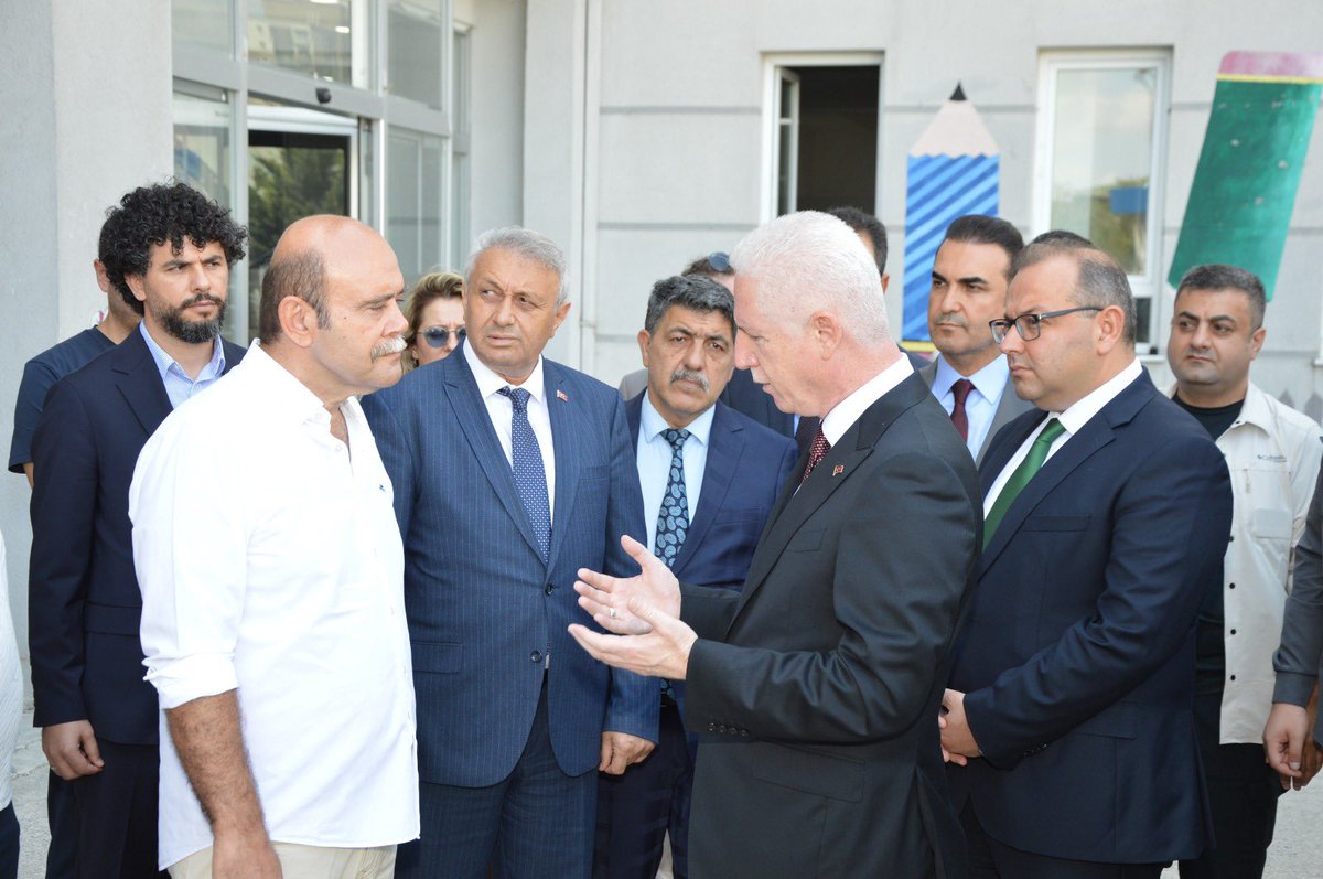 Esenyurt Kaymakamlığı (@tcesenyurt) on Twitter photo Valimiz Davut Gül, Esenyurt Özel Asya Milletlerarası İlkokulu ile yapımı devam eden Durmuş Döven İlkokulu’nda incelemelerde bulundu.Ziyareti sırasında Vali Gül’e, Kaymakamımız <a href="/CobanogluF/">Fatih Çobanoğlu</a> ve Esenyurt Belediye Başkan Vekili Can Aksoy eşlik etti. Valimiz Davut Gül, Esenyurt Özel Asya Milletlerarası İlkokulu ile yapımı devam eden Durmuş Döven İlkokulu’nda incelemelerde bulundu.Ziyareti sırasında Vali Gül’e, Kaymakamımız <a href="/CobanogluF/">Fatih Çobanoğlu</a> ve Esenyurt Belediye Başkan Vekili Can Aksoy eşlik etti.