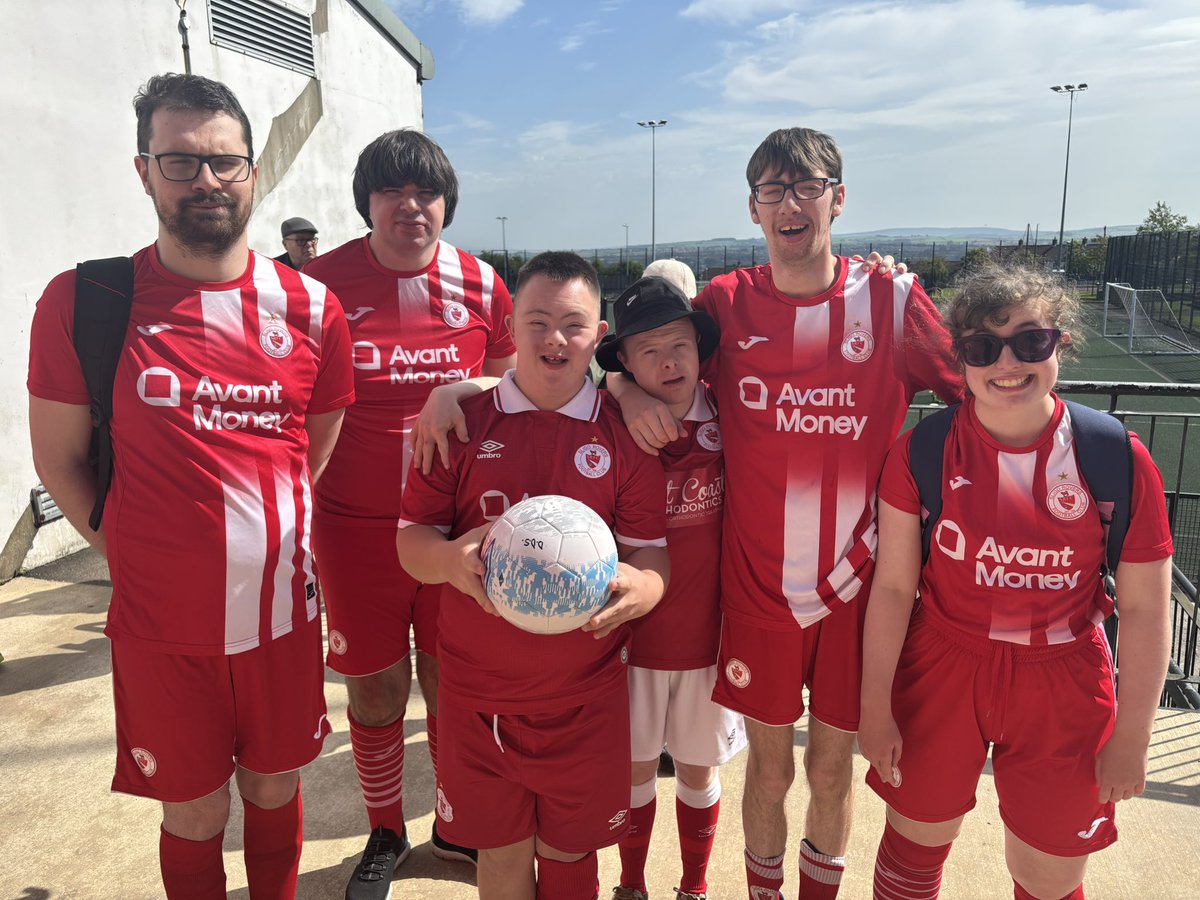 CommunityRovers's tweet photo. Rovers In The Community 🔴⚪️

After lots of games &amp; a nail biting penalty shootout with heroics from GK Edel Hannon its Rovers who bring the @FoundationCFC Ability Counts Cup back to the Showgrounds! 🏆

A brilliant day of fun, friendship and football 🤝

#Bitored | #Since1928 https://t.co/vsx5X3jiki