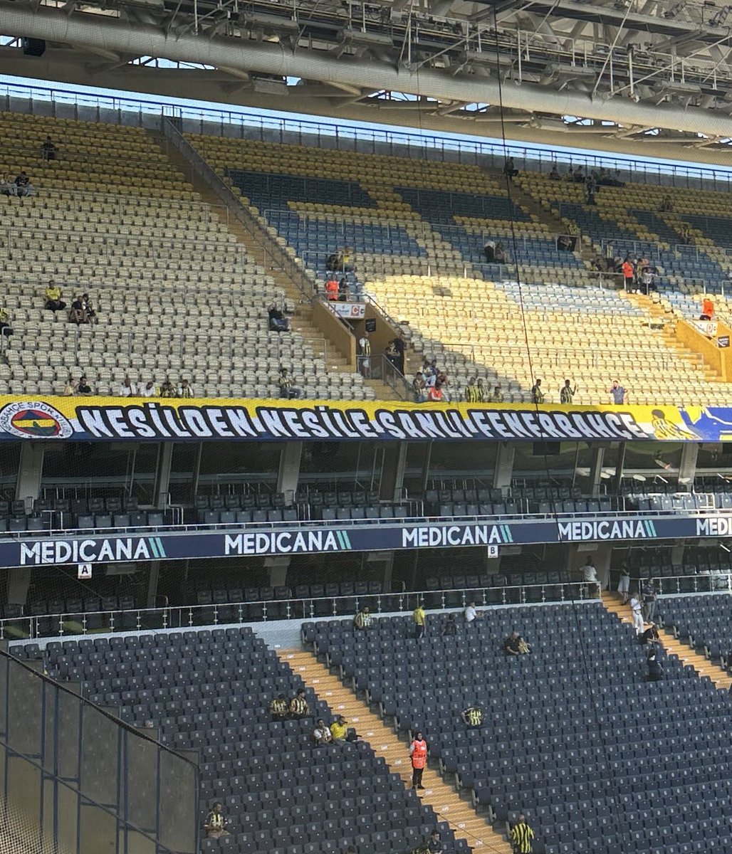 curvaacik's tweet photo. BOĞAZINI PATLATMAYAN, STATTAN KISIK SESLE ÇIKMAYAN FENERBAHÇE’LİYİM DİYE GEZMESİN. https://t.co/SljS2Y2cdn