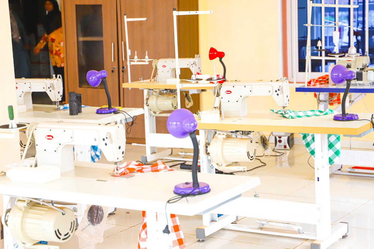 Cipmen's tweet image. #mardi_d_impact
📚 Après une formation en #Entrepreneuriat (#gestion, #vente, #coûts), les bénéficiaires #NEXUS ont reçu ce mardi une délégation de #NEXUS &amp;amp; #CIPMEN dans leur espace coworking déjà équipé 💼🚀 
 #JeunesEntrepreneurs
 #Accompagnement
@aics_it  
@OIM_Niger