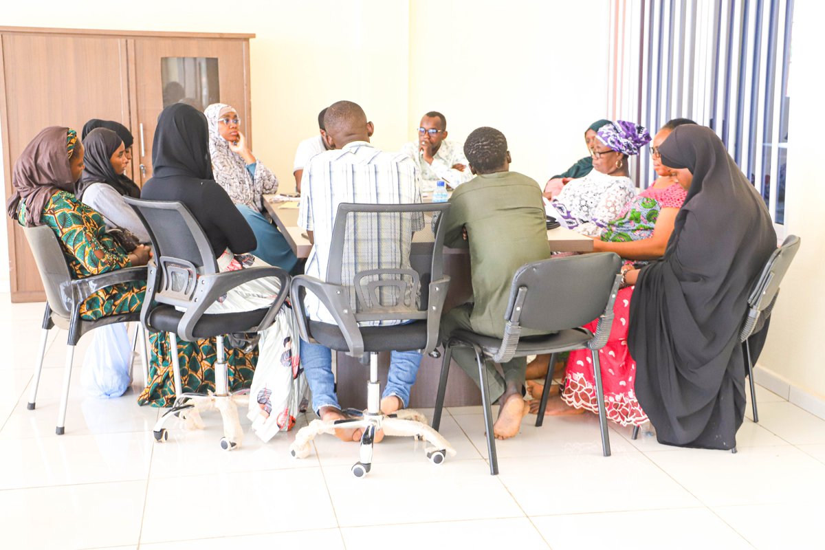 Cipmen's tweet image. #mardi_d_impact
📚 Après une formation en #Entrepreneuriat (#gestion, #vente, #coûts), les bénéficiaires #NEXUS ont reçu ce mardi une délégation de #NEXUS &amp;amp; #CIPMEN dans leur espace coworking déjà équipé 💼🚀 
 #JeunesEntrepreneurs
 #Accompagnement
@aics_it  
@OIM_Niger