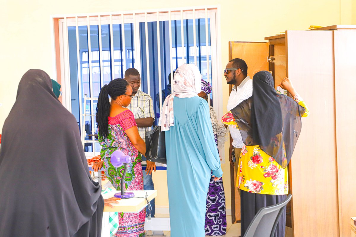 Cipmen's tweet image. #mardi_d_impact
📚 Après une formation en #Entrepreneuriat (#gestion, #vente, #coûts), les bénéficiaires #NEXUS ont reçu ce mardi une délégation de #NEXUS &amp;amp; #CIPMEN dans leur espace coworking déjà équipé 💼🚀 
 #JeunesEntrepreneurs
 #Accompagnement
@aics_it  
@OIM_Niger