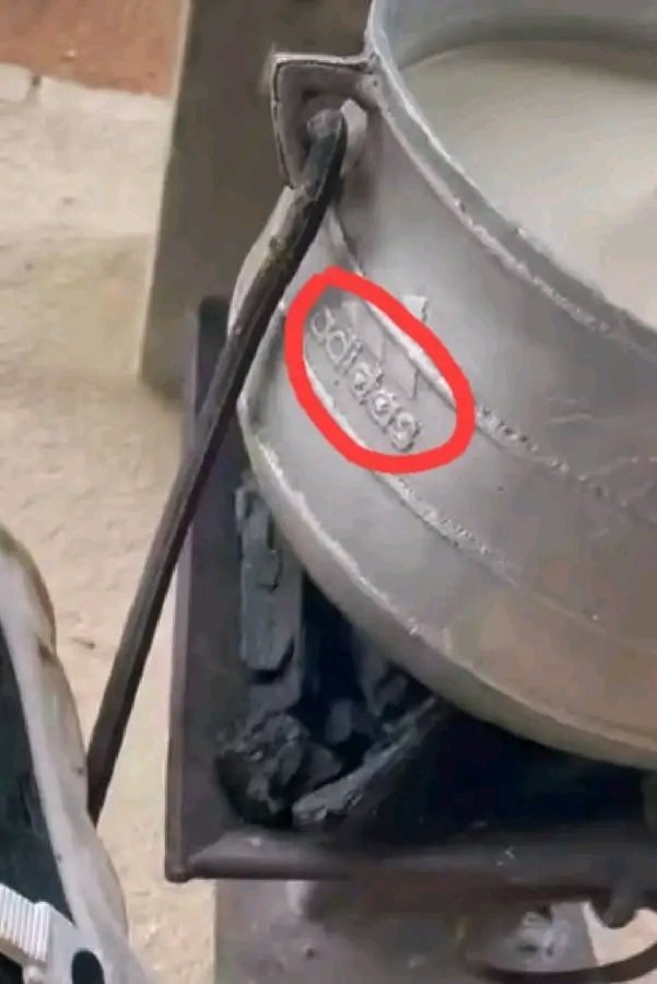 Daga ƙarshe dai Kamfanin ADIDAS sun fara ƙera TUKUNYA😳

MUJE MAHA😃😂