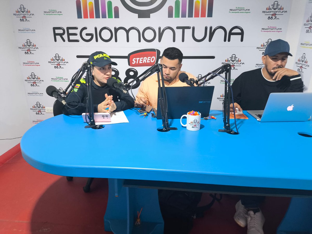 PoliciaCasanare's tweet photo. En #Monterrey, la Policía Nacional a través de Infancia y Adolescencia, en articulación con la Comisaría de Familia, realizó jornada de prevención sobre violencia intrafamiliar y suicidio, promoviendo la denuncia y difundiendo líneas de atención.
#Proteccionponal 👮♂️👧📢 https://t.co/cK0FaEpTCO