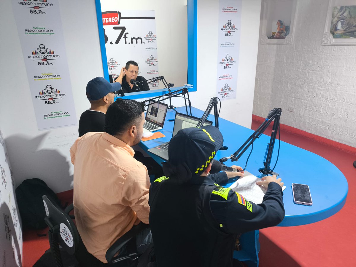 PoliciaCasanare's tweet photo. En #Monterrey, la Policía Nacional a través de Infancia y Adolescencia, en articulación con la Comisaría de Familia, realizó jornada de prevención sobre violencia intrafamiliar y suicidio, promoviendo la denuncia y difundiendo líneas de atención.
#Proteccionponal 👮♂️👧📢 https://t.co/cK0FaEpTCO